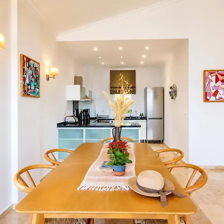 Hideaway Penthouse Apartment *